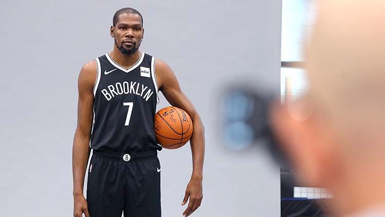 Kevin Durant dalam sesi foto. Copyright: © Mike Lawrie/Getty Images