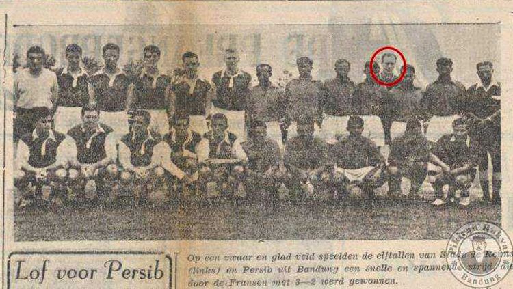 Koen Nuis merupakan kiper asing yang pernah memperkuat Persib Bandung, pasca meninggalkan  Liga Belanda VUC Den Haag, jauh sebelum era Liga Indonesia. Copyright: © Pikiran Rakyat