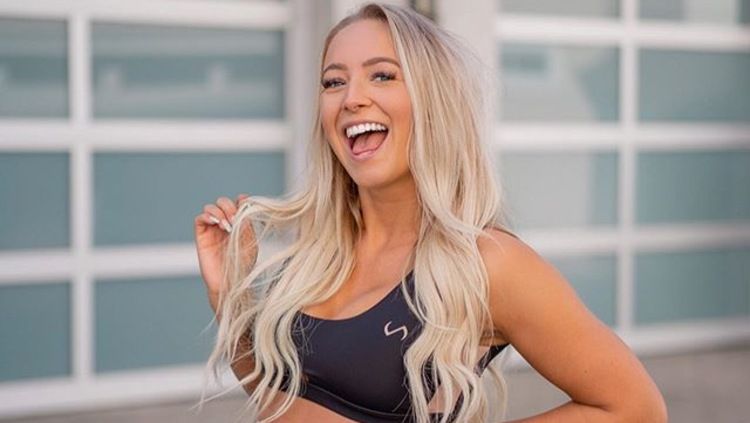 Model Majalah Dewasa Bagikan Tips Mudah Bentuk Otot Perut di Rumah