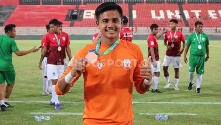 Eks kiper Timnas Indonesia U-19, Rakasurya Handika belum berpikir mencari klub baru meski kontraknya bersama Bali United akan habis pada Desember 2020. Copyright: © Nofik Lukman Hakim/INDOSPORT