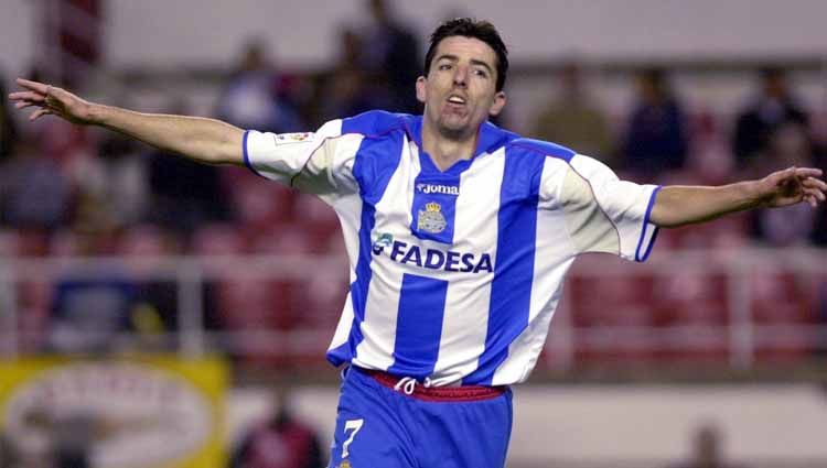 Tanggal 8 April menandai hattrick Roy Maakay yang kemudian membawa, Deportivo de La Coruna, menjuarai ajang LaLiga Spanyol untuk pertama kalinya dalam sejarah. Copyright: © Media LaLiga