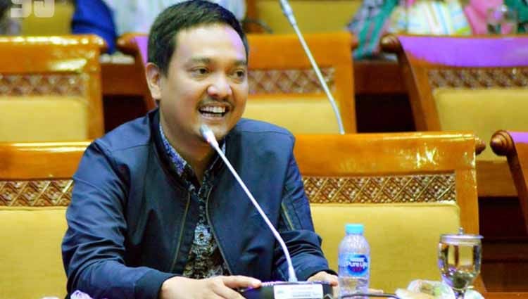 Anggota Komisi X DPR RI, Yoyok Sukawi, yang juga anggota Exco PSSI dan CEO PSIS Semarang. Copyright: © dok. pribadi Yoyok Sukawi