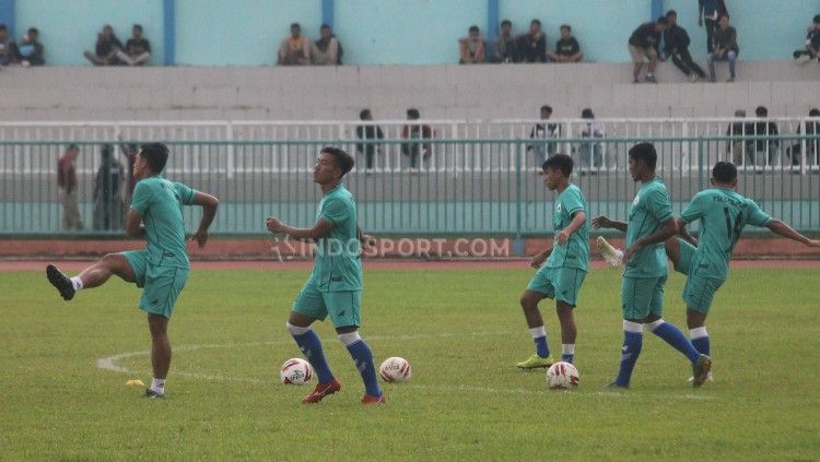 Wacana regulasi setiap tim wajib menurunkan pemain U-20 mendapat dukungan penuh dari klub Liga 2 PSCS Cilacap. Copyright: © Ronald Seger/INDOSPORT