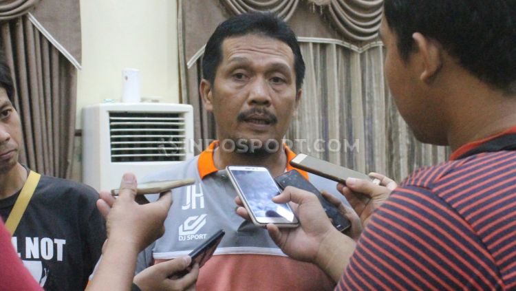 Pelatih Persijap Jepara, Jaya Hartono, kembali menakhodai tim dalam laga putaran dua Liga 2 berhadapan dengan Hizbul Wathan Football Club (HWFC). Copyright: © Ronald Seger Prabowo/INDOSPORT