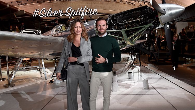 Dokter cantik Evelina Kamph memiliki pesona yang luar biasa yang mampu mencuri perhatian gelandang klub Liga Inggris Manchester United, Juan Mata. Copyright: &copy; Eamonn M. McCormack/Getty images