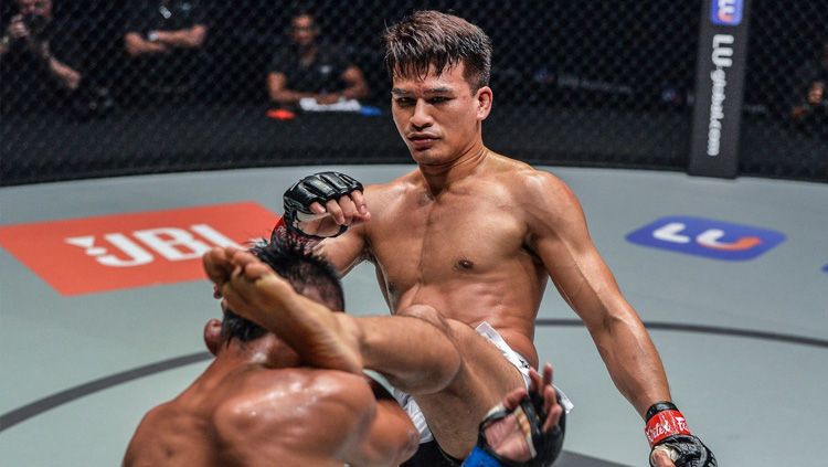Petarung Mixed Martial Arts (MMA) asal Thailand, Shannon Wiratchai berhasil membuat KO (Knock Out) lawannya hanya dalam waktu 21 detik. Copyright: © Onechampionship