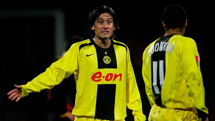Mengingat kembali aksi selebrasi unik Tomas Rosicky ketika bermain di klub Bundesliga Jerman, Borussia Dortmund. Copyright: © Lars Baron/Getty Images