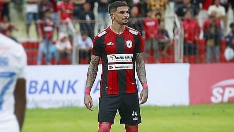 Arthur Cunha da Rocha saat berseragam Persipura Jayapura. Copyright: © Instagram/Arthur Cunha