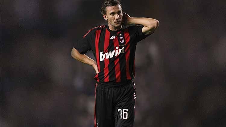 Nomor punggung 76 sempat dikenakan pemain asal Ukraina, Andriy Shevchenko saat di AC Milan. Copyright: © John Walton - EMPICS/Getty Images
