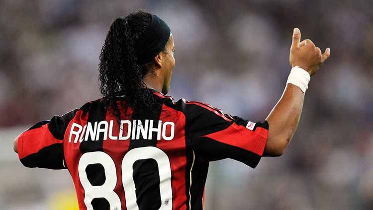 Mantan dan pemain Timnas Brasil, Ronaldinho dan Thiago Silva, punya kekaguman yang luar biasa kepada Paolo Maldini yang mereka sebut bek terbaik di dunia. Copyright: © Giuseppe Bellini/Getty Images