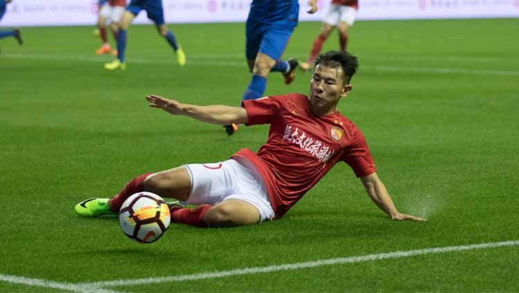 Yu Hanchao, bintang sepak bola China yang dipecat Guangzhou Evergrande gara-gara mengganti pelat mobilnya. Copyright: © XIN LI/Getty Images