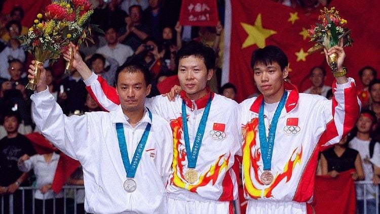 Mengenang kisah tragis pukulan Lin Dan kepada eks pelatihnya, Ji Xinpeng yang pernah buat Hendrawan 'sakit hati' di Olimpiade Sydney 2000. Copyright: © Mandatory Credit: Getty Images: Mike Hewitt /Allsport
