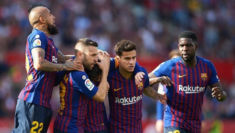 pemain Barcelona, Arturo Vidal (paling kiri), Jordi Alba (dua dari kiri), Lionel Messi, Philippe Coutinho, dan Samuel Umtiti. Copyright: © Quality Sport Images/GettyImages