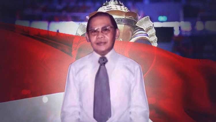 Hening cipta sejenak menyambut bergulirnya Piala Sudirman 2021, Wakil Sekretaris PP PBSI berziarah ke makam Dick Sudirman di daerah Tanah Kusir, Jakarta. Copyright: © Amanda Dwi Ayustri/INDOSPORT