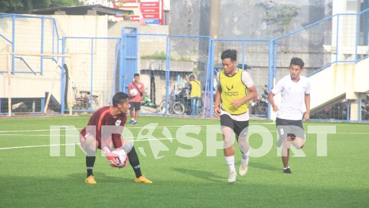 Kiper muda PSIS Semarang, Muhamamad Fadli berharap mendapatkan menit bermain dalam lanjutan kompetisi Liga 1 2020. Copyright: © Alvin Syaptia Pratama/INDOSPORT
