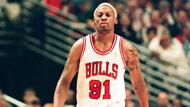 Dennis Rodman punya cerita unik di tengah babak NBA Finals 1998 bersama Chicago Bulls. Copyright: © The Sporting News/Getty Images