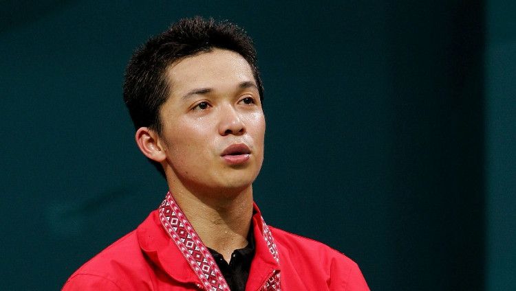 Ketika berhadapan dengan Dionysius Hayom Rumbaka di final Axiata Cup 2012 lalu, saat Taufik Hidayat pernah melakukan aksi banting raket. Copyright: © Andrew Wong/Getty Images