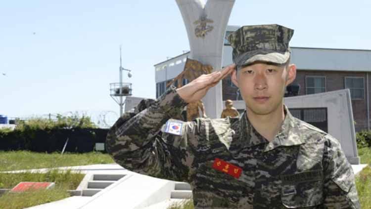 Pemain andalan klub Liga Inggris Tottenham Hotspur dan Timnas Korea Selatan, Son Heung-min, akhirnya selesai dalam menuntaskan tugas wajib militer. Copyright: © m.chosun.com