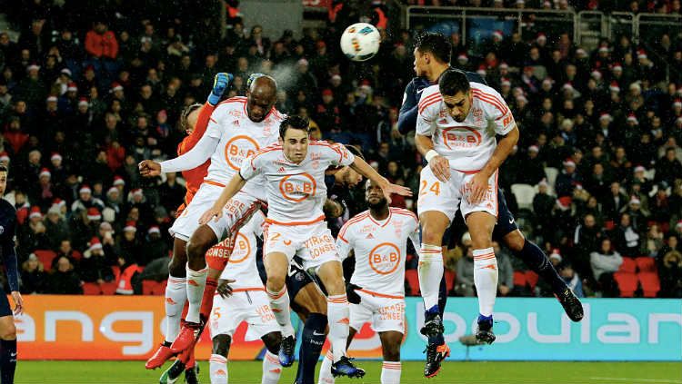 FC Lorient saat bertanding melawan Paris Saint-Germain (PSG). Copyright: © Xavier Laine/Getty Images
