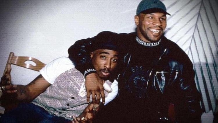 Rapper (alm) Tupac Shakur dengan legenda tinju Mike Tyson. Copyright: © genius.com