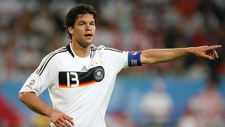 Kabar terkini Michael Ballack, pemain yang memiliki tendangan kuat asal Jerman sekaligus spesialis runner up di kompetisi Eropa. Copyright: © Team 2 Sportphoto/ullstein bild via Getty Images