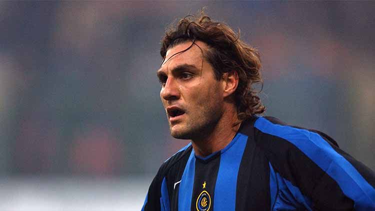 On this day: Christian Vieri menjalani debut manisnya bersama Inter Milan dengan mencetak hattrick. Copyright: © Etsuo Hara/Getty Images