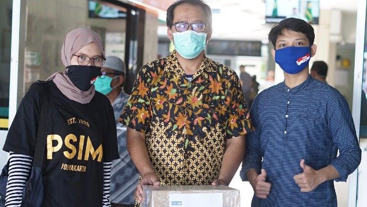 Berbagai langkah untuk memerangi wabah virus Corona terus dilakukan PSIM Yogyakarta. Program PSIM Empathy yang dilaksanakan bersama Prima Protect  Hand Sanitizer telah menyalurkan donasi tahap pertama. Copyright: © Media PSIM