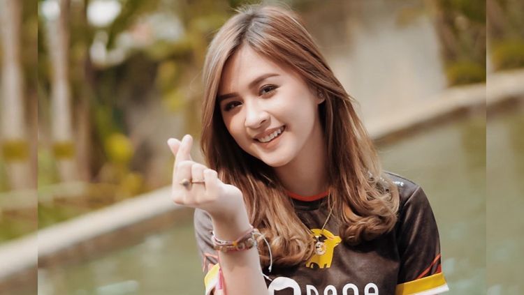 Meutia Maharani Jagoan Onic Yang Cantik Dan Berbahaya Di Pubg Indosport Nabila rahmarizarti maharani comparación de tendencias de seguidores. meutia maharani jagoan onic yang