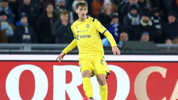 Klub Serie A Lazio tinggal selangkah lagi mendapatkan bek tengah Hellas Verona, Marash Kumbulla, yang sebelumnya disebut menjadi incaran utama Inter Milan. Copyright: © Photo by Matteo Ciambelli/NurPhoto via Getty Images