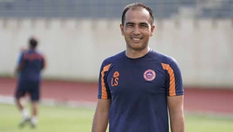 Bagi para pencinta sepak bola Indonesia periode 1990 hingga 2000-an pasti tak asing dengan nama Leo Soputan, legenda Persikota dan Persita Tangerang. Copyright: &copy; Official Sulut United