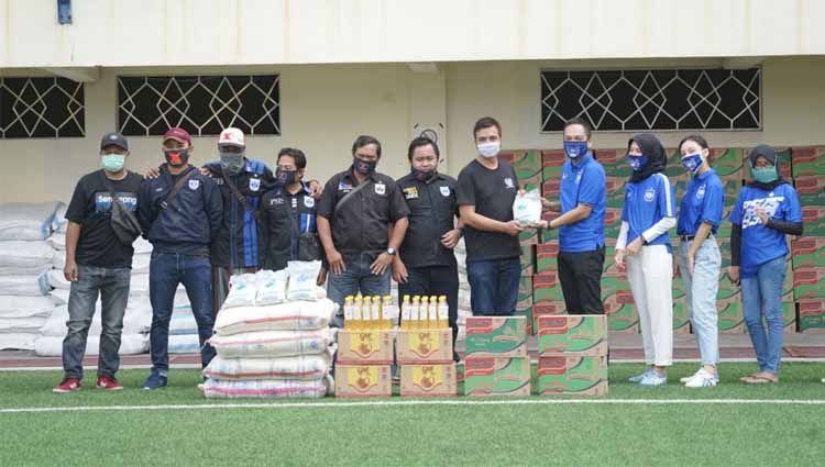 Acara penyerahan sembako dalam rangka HUT PSIS ke-88. Copyright: © Media PSIS