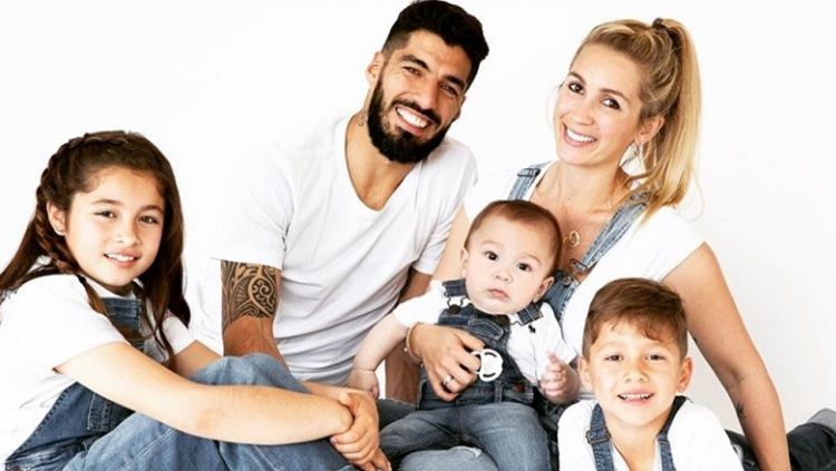 Lionel Messi Tulis Pesan Haru Istri Luis Suarez Ikut Berkomentar Indosport