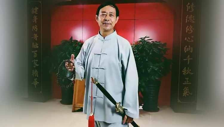Tai Chi master asal China, Ma Baoguo yang diketahui berusia 68 tahun harus rela dihabisi oleh petarung MMA amatir berusia 50 tahun bernama Wang Qingmin. Copyright: © AsiaWire/Ma Baoguo