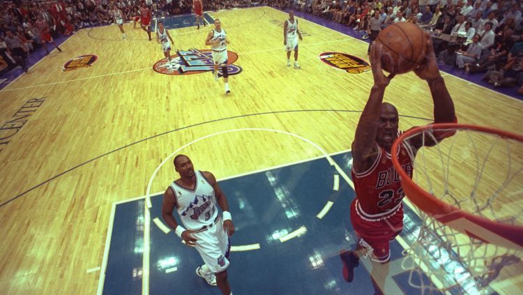 Michael Jordan saat masih aktif sebagai pemain di NBA. Copyright: © Sporting News/GettyImages