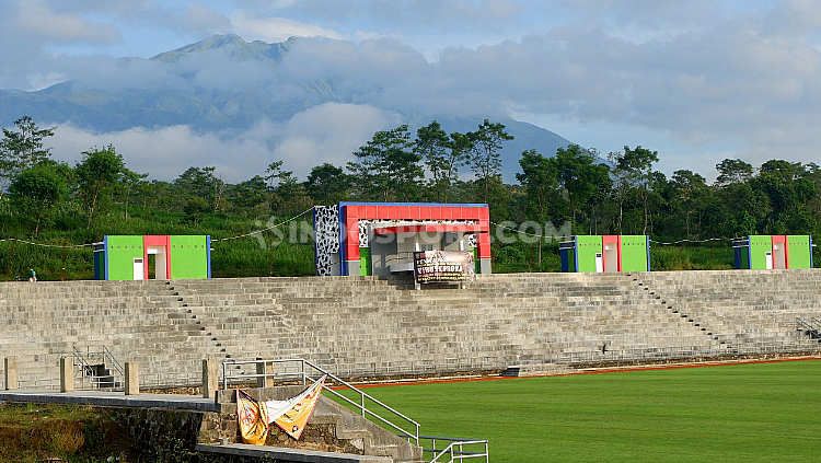 Stadion Kebo Giro di Desa Paras, Cepogo yang didirikan oleh Pemkab Boyolali yahun 2019. Copyright: © Ronald Seger Prabowo/INDOSPORT