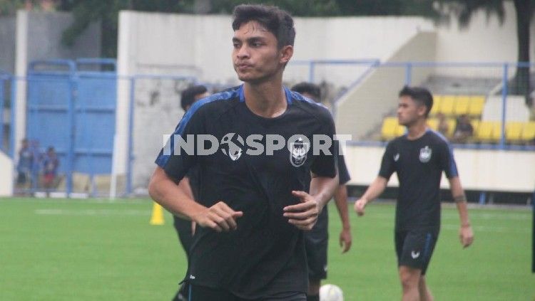 Pemain muda PSIS Semarang, Muhammad Ridwan, senang Liverpool juara Liga Inggris. Copyright: © Alvin Syaptia Pratama/INDOSPORT