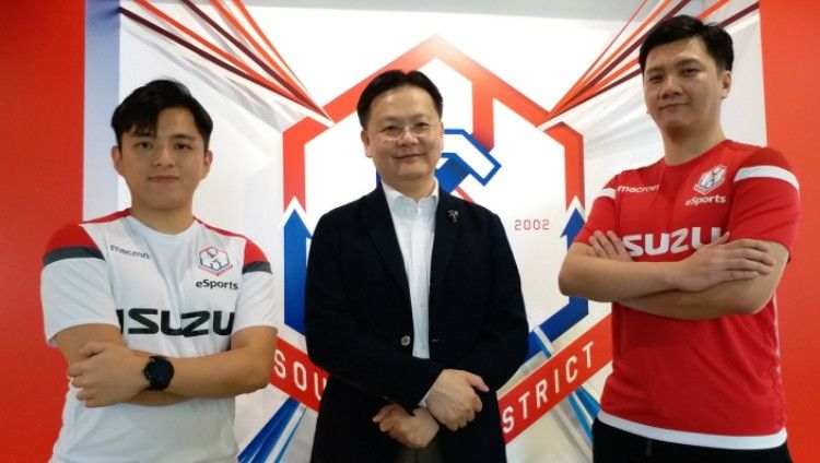 Tim eSports klub Liga Primer Hong Kong 2020 Southern District FC Ronnie Yau (kiri-putih) dan Kevin Lau (kanan-merah). Copyright: © upower.com.hk