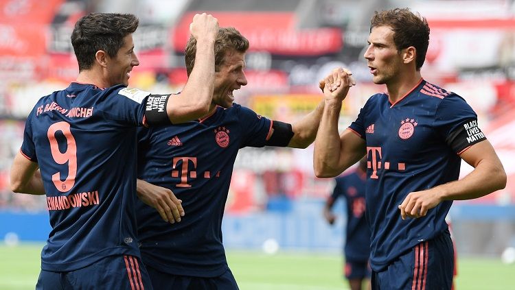 Skuat Bayern Munchen merayakan gol ke gawang Bayer Leverkusen dalam laga pekan ke-29 Bundesliga Jerman, Sabtu (06/06/20). Copyright: © Twitter @FCBayernEN