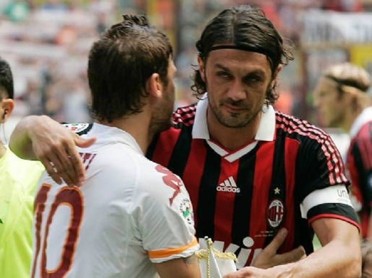 Fransesco Totti dan Paolo Maldini merupakan dua pemain berjuluk one man one club. Copyright: © Pinterest
