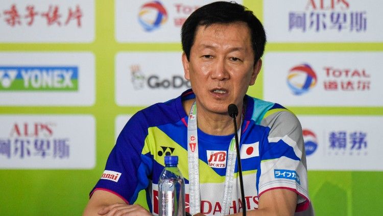 Kepala pelatih Asosiasi Bulutangkis Jepang (NBA), Park Joo-bong memberikan komentarnya soal penunjukan Flandy Limpele sebagai pelatih ganda putara Malaysia. Copyright: © Peng Huan/Visual China Group via Getty Images