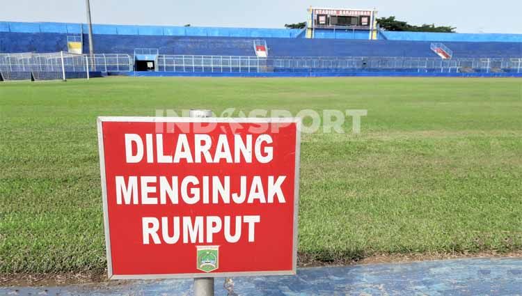 Ketua Panpel Arema FC, Abdul Haris memastikan bahwa Stadion Kanjuruhan masih terawat dengan level nyaris sempurna meski tak ada laga Liga 1. Copyright: © Ian Setiawan/INDOSPORT