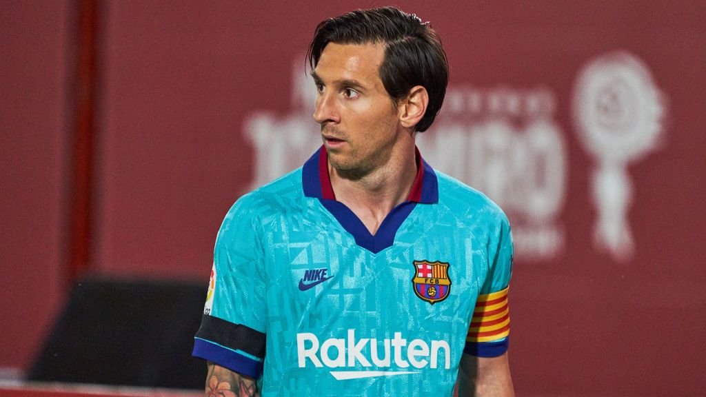 Pemenang Ballon d’Or sebanyak enam kali, Lionel Messi ternyata memiliki kisah lucu dibalik kontrak saat awal dirinya bergabung dengan Barcelona. Copyright: © Rafa Babot/MB Media/Getty Images