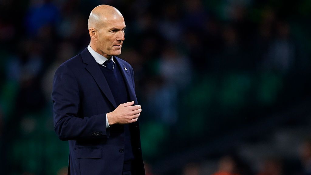 Zinedine Zidane menyatakan bakal membuka opsi untuk pensiun dini usai dirinya merasa jika otaknya benar-benar diperas kala bekerja sebagai pelatih Real Madrid. Copyright: © Silvestre Szpylma/Quality Sport Images/Getty Images