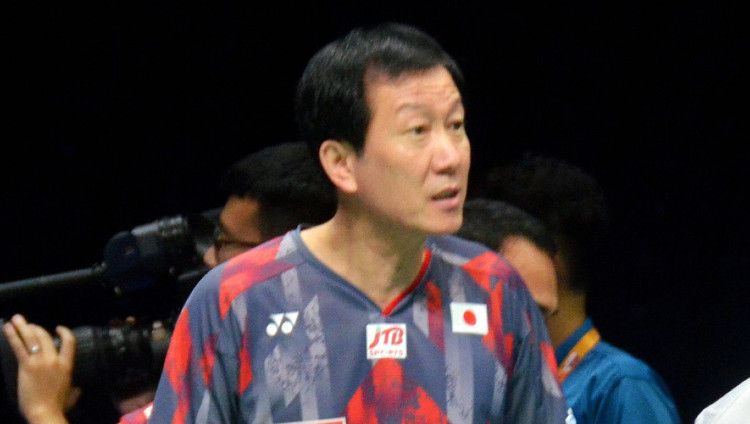 Kepala Pelatih Nippon Badminton Association (NBA), Park Joo-bong membeberkan alasan dibalik mundurnya para pebulutangkis Jepang dari kompetisi Denmark Open. Copyright: © The Asahi Shimbun via Getty Images