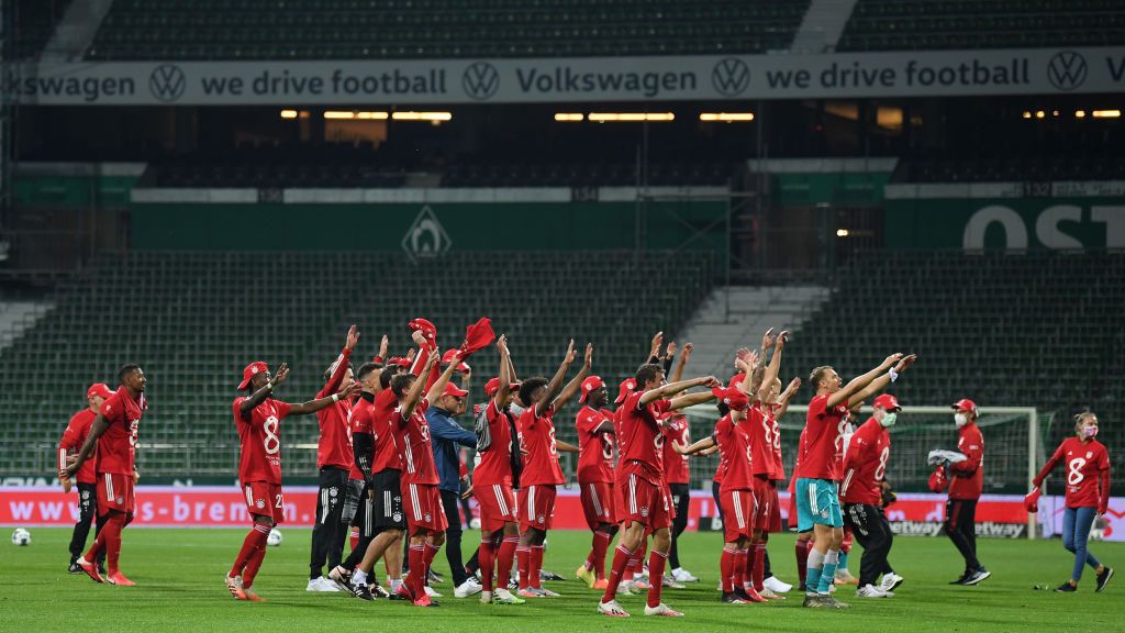 Selebrasi pemain Bayern Munchen usai juara Bundesliga Jerman Copyright: © Stuart Franklin/Getty Images