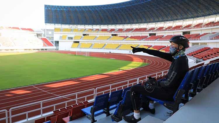 Gubernur Ganjar Pranowo ketika mengunjungi komplek Stadion Jatidiri, Rabu (17/06/20) lalu. Stadion ini merupakan salah satu fasilitas olahraga di Jawa Tengah. Copyright: © Media Pemprov Jateng