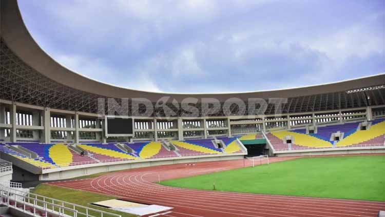 Pemandangan Stadion Manahan, yang akan jadi salah satu venue Piala Dunia U-20. Copyright: © Ronald Seger/INDOSPORT