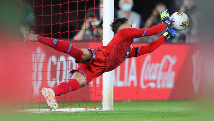 Alex Meret (Napoli) usai menyelamatkan gawang dari tendangan penalti oleh Paulo Dybala (Juventus). Copyright: © Matteo Ciambelli/NurPhoto via Getty Images