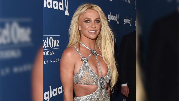 Penyanyi asal Amerika Serikat, Britney Spears akhirnya bisa menghirup udara segar dengan olahraga di taman setelah lama melakukan karantina mandiri. Copyright: &copy; vogue