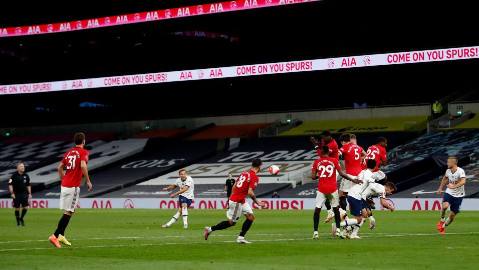 Aksi Harry Kane di laga Tottenham Hotspur vs Manchester United Copyright: © Matt Childs/ Pool via Getty Images